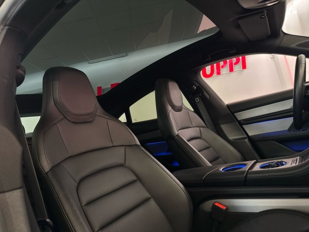 Porsche Taycan 2020 Musta