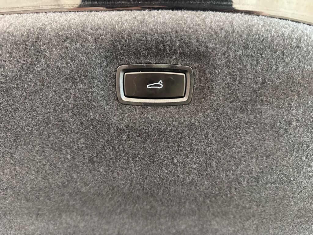 Porsche Taycan 2020 Musta