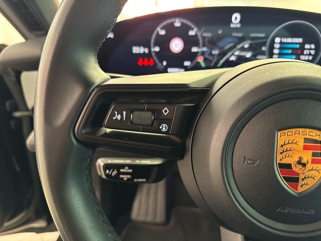 Porsche Taycan 2020 Musta