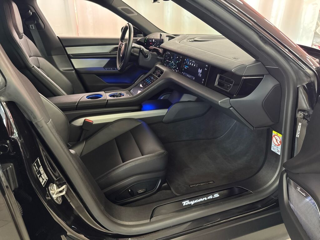 Porsche Taycan 2020 Musta