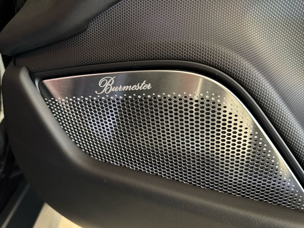 Porsche Taycan 2020 Musta