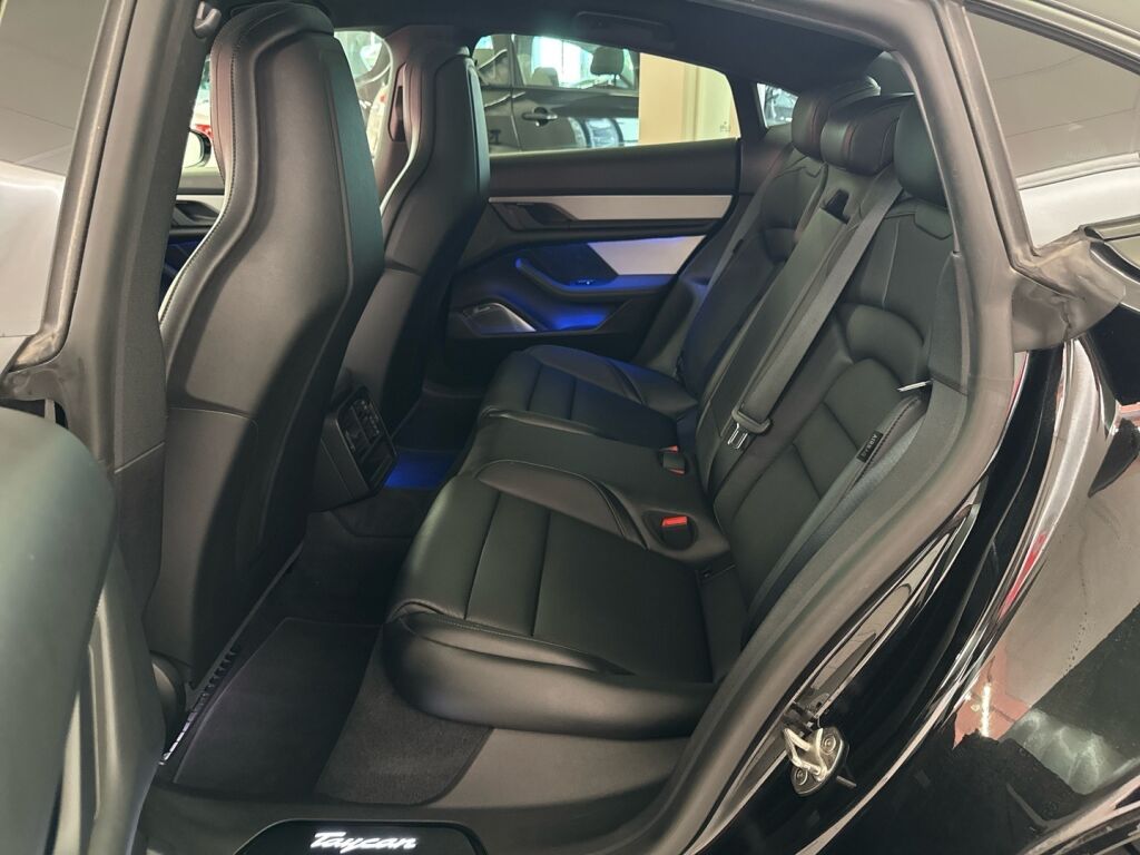 Porsche Taycan 2020 Musta