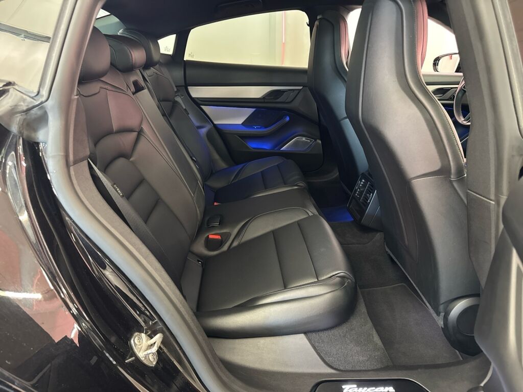 Porsche Taycan 2020 Musta