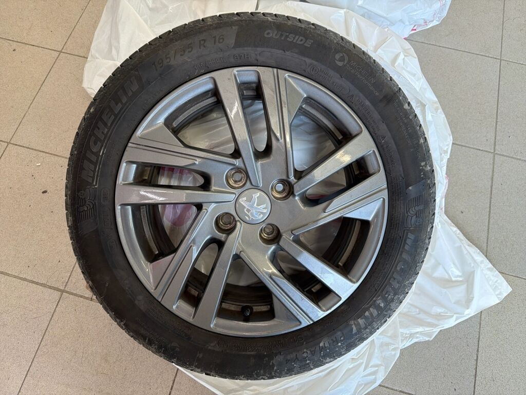 Peugeot 208 2020 Valkoinen