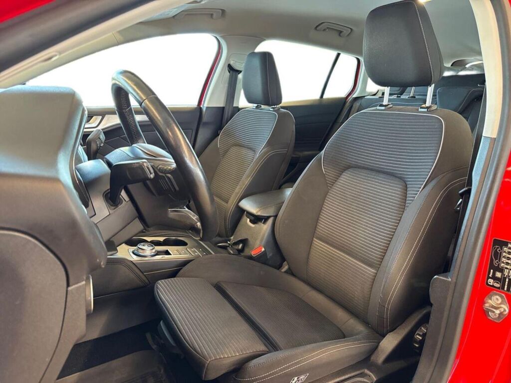Ford Focus 2020 Punainen