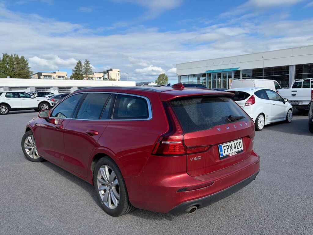 Volvo V60 2020 Punainen