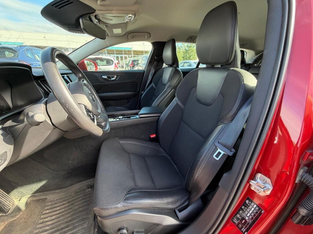 Volvo V60 2020 Punainen