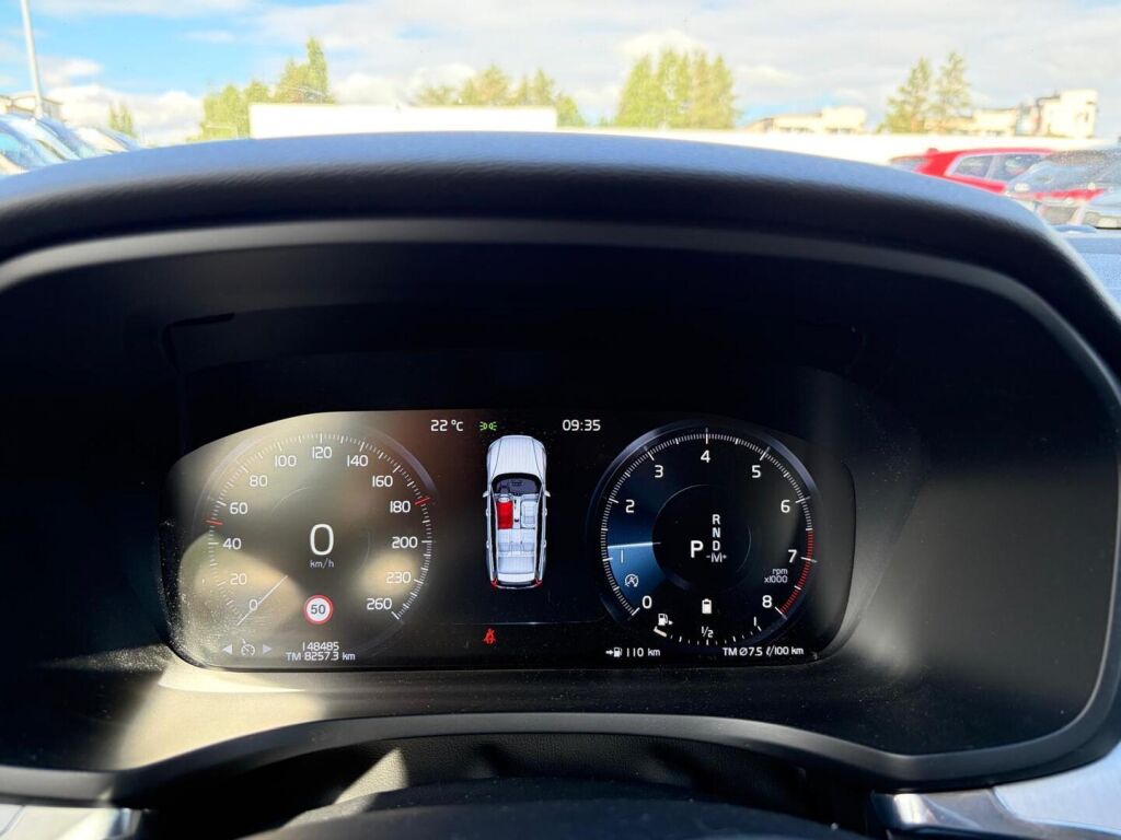 Volvo V60 2020 Punainen