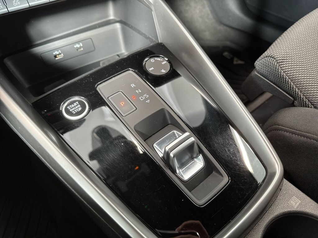 Audi A3 2020 Musta