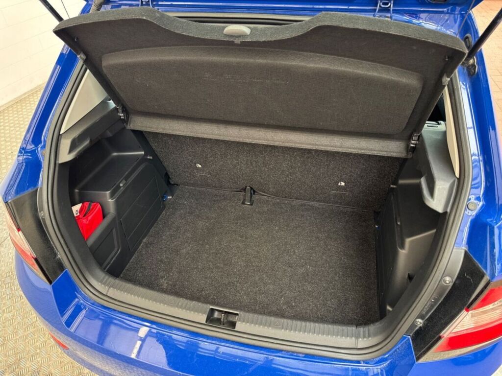 Skoda Fabia 2020 Sininen