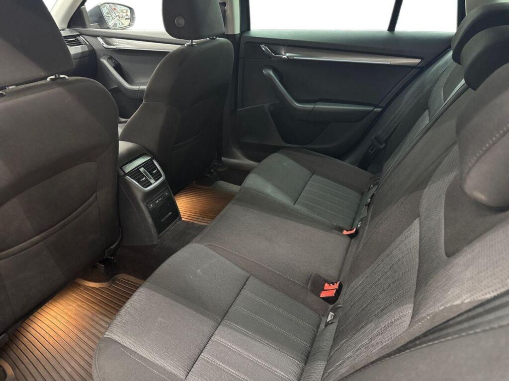 Skoda Octavia 2020 Harmaa