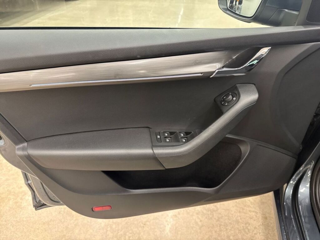 Skoda Octavia 2020 Harmaa