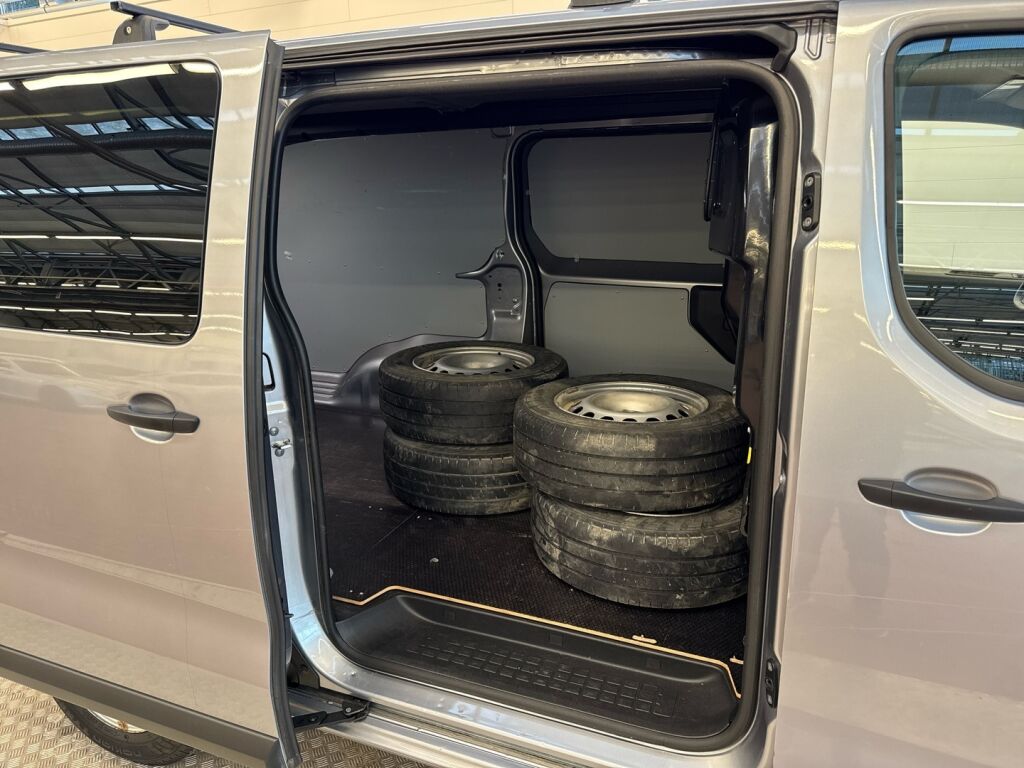 Opel Vivaro 2020 Harmaa