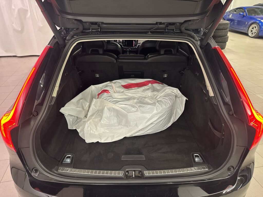 Volvo V90 2017 Musta