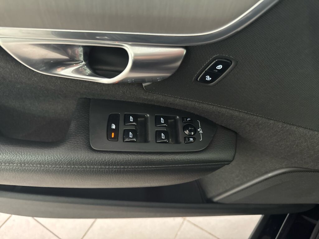 Volvo V90 2017 Musta