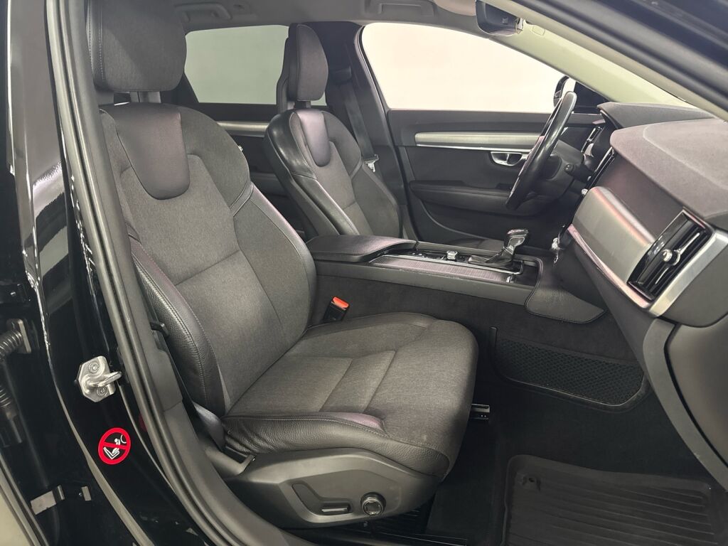 Volvo V90 2017 Musta