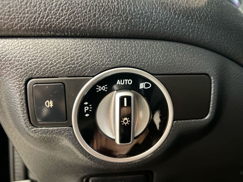 Mercedes-Benz GLA 2019 Musta