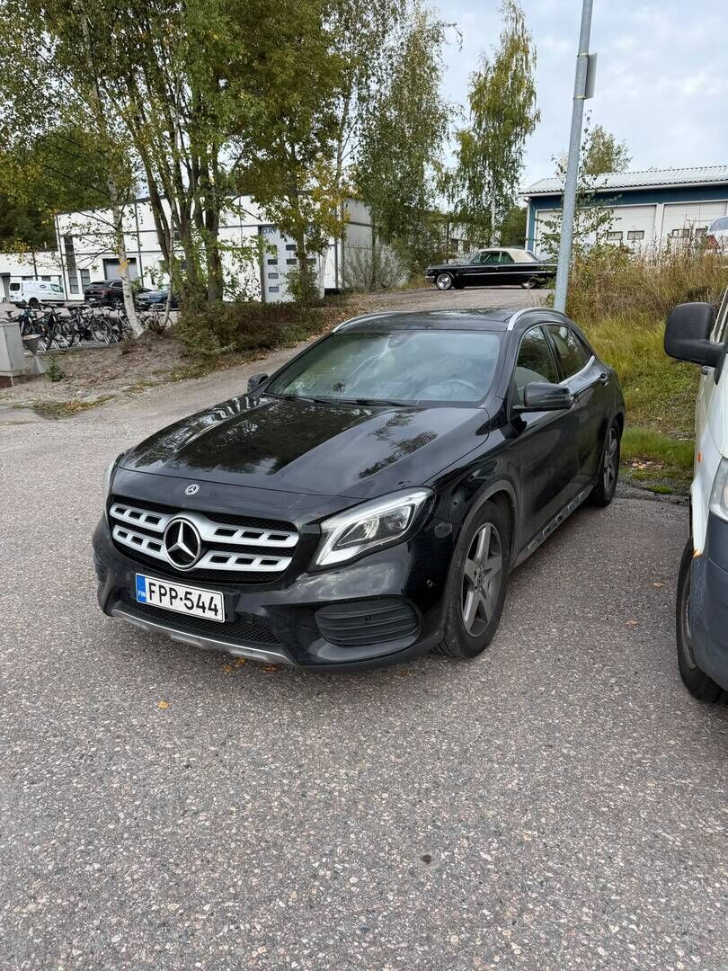 Mercedes-Benz GLA 2019 Musta