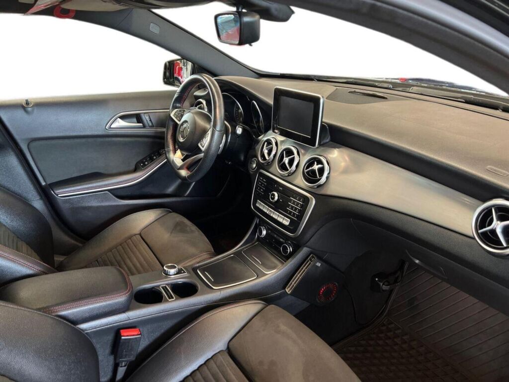Mercedes-Benz GLA 2019 Musta