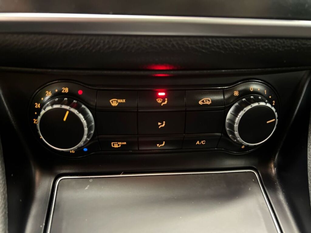 Mercedes-Benz GLA 2019 Musta