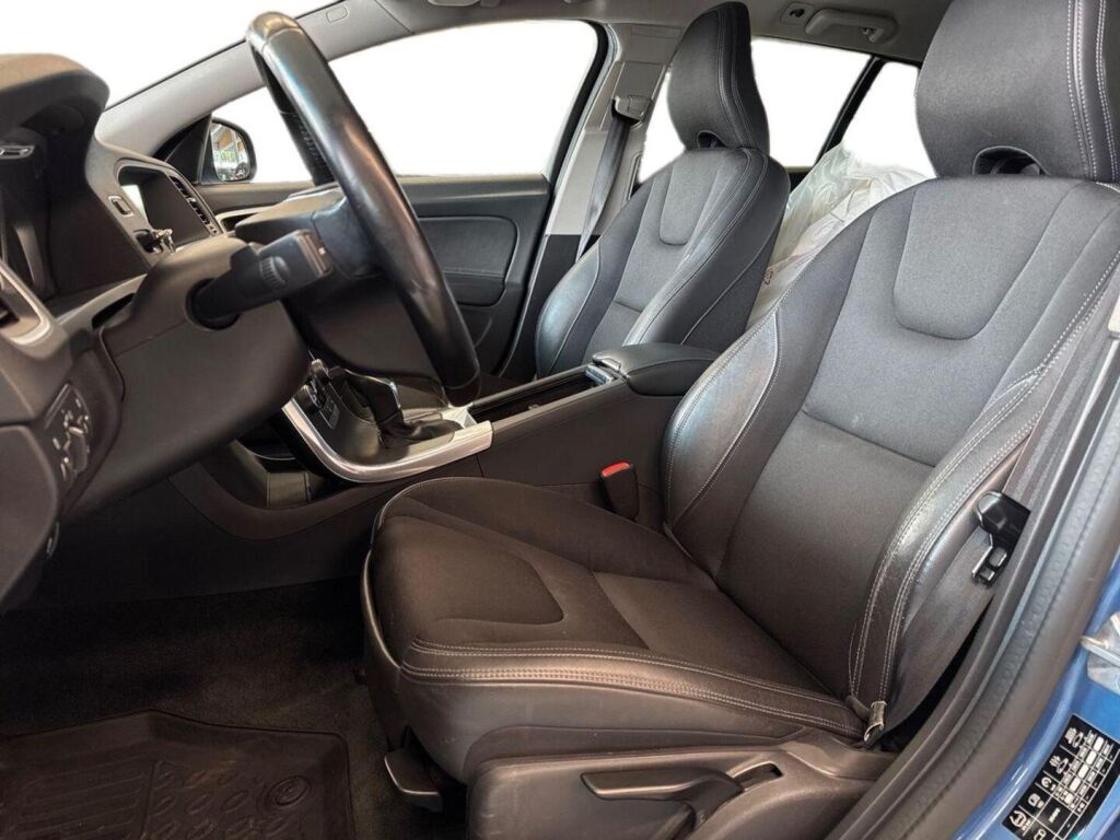 Volvo V60 2015 Sininen