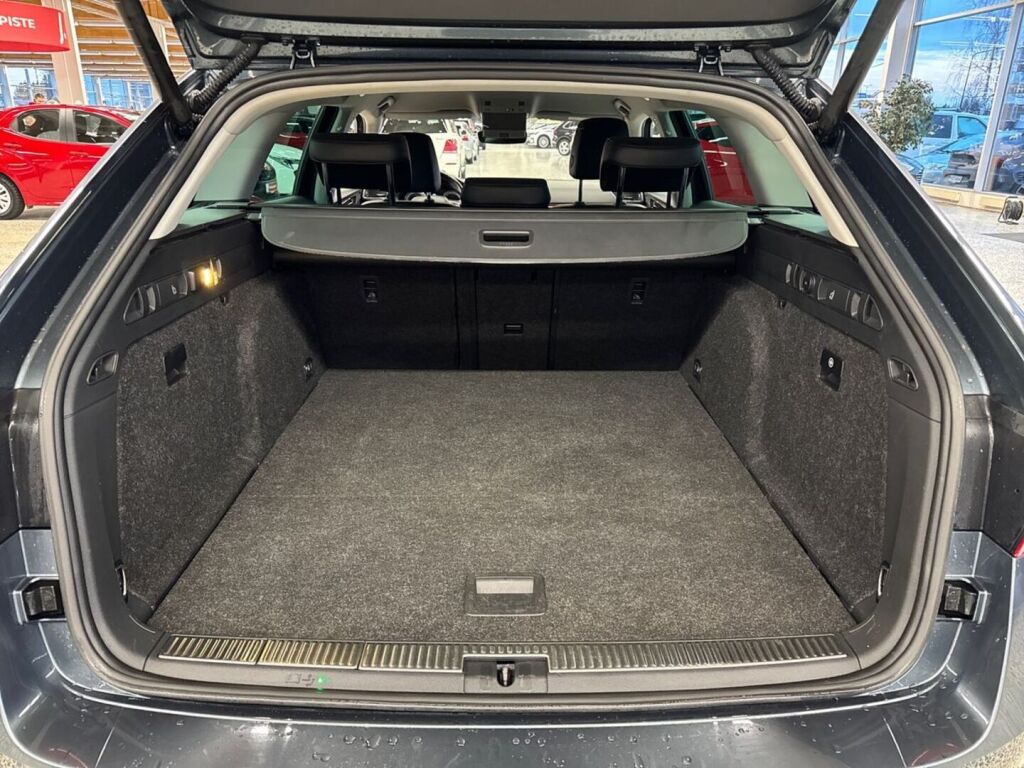 Skoda Superb 2018 Metallinhohto Harmaa