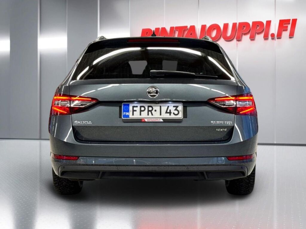 Skoda Superb 2018 Metallinhohto Harmaa