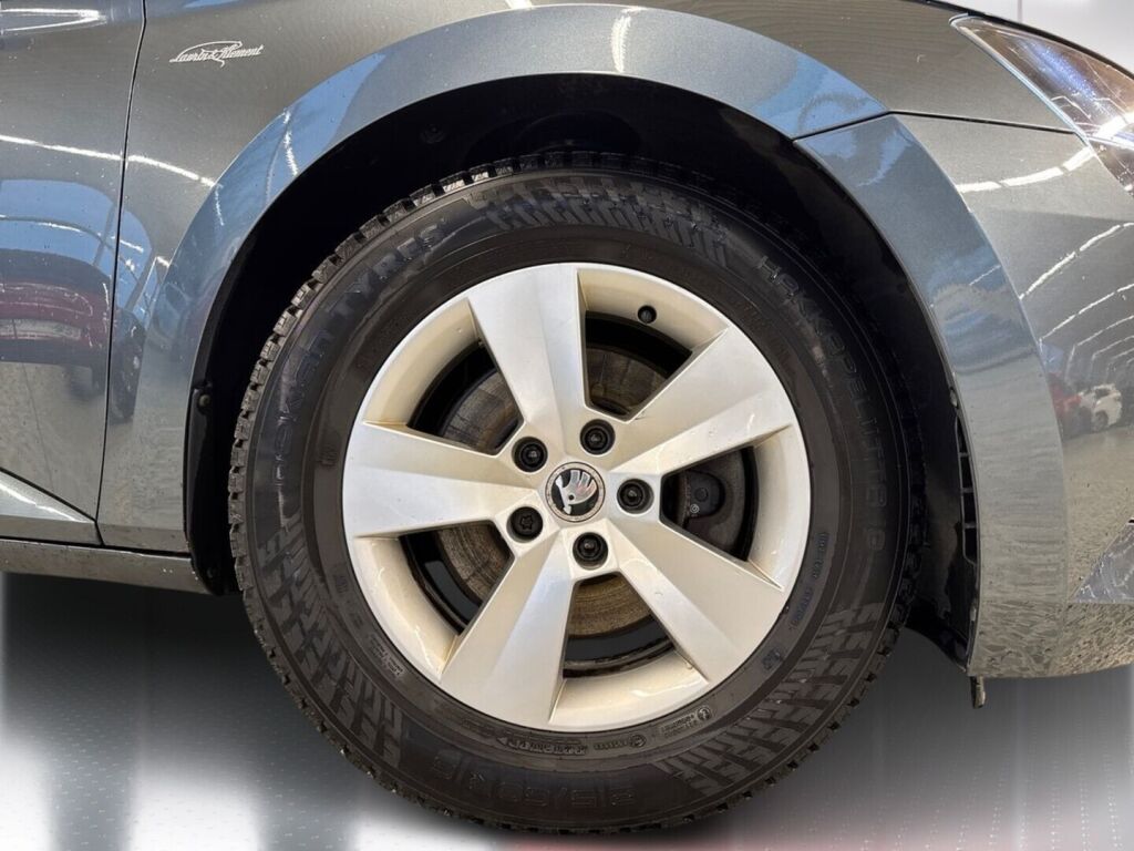 Skoda Superb 2018 Metallinhohto Harmaa