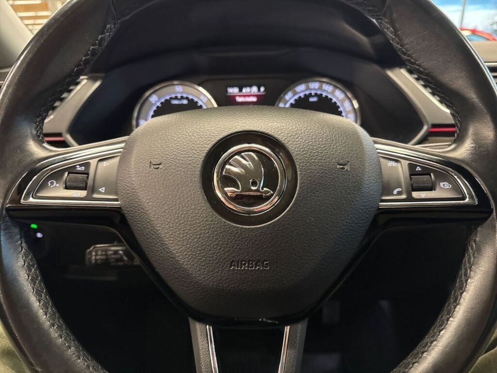 Skoda Superb 2018 Metallinhohto Harmaa