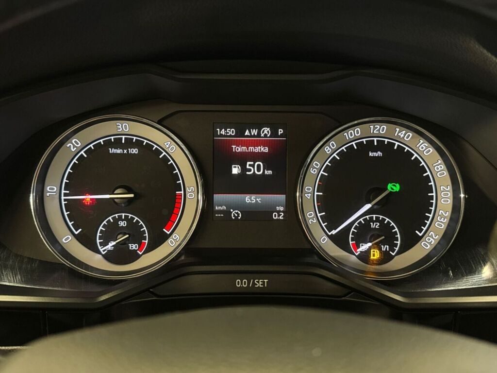 Skoda Superb 2018 Metallinhohto Harmaa