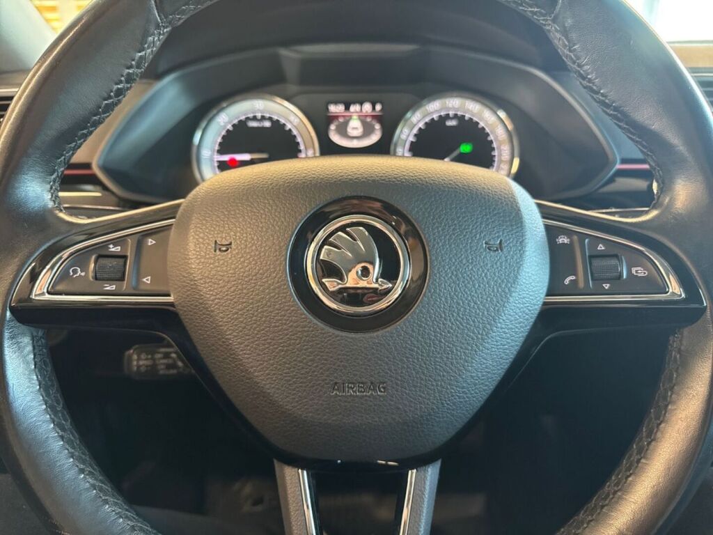 Skoda Superb 2018 Metallinhohto Harmaa