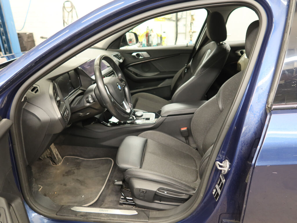 BMW 118 2021 Sininen