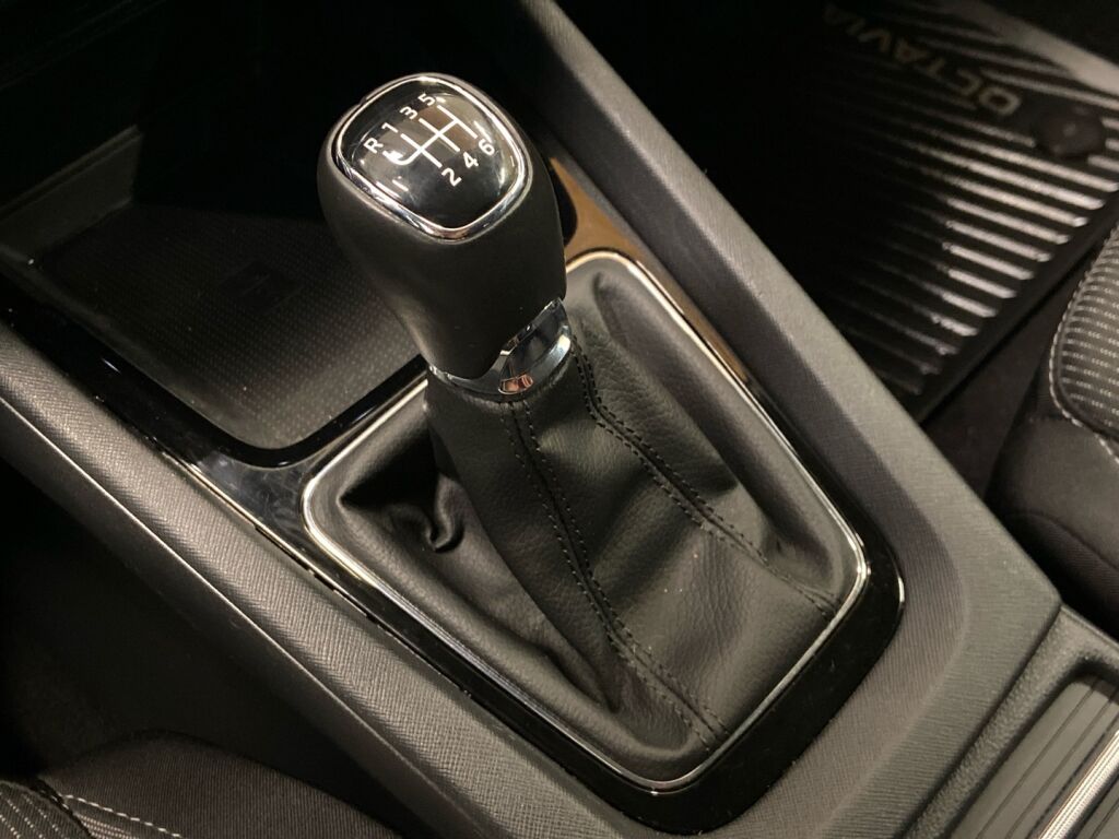 Skoda Octavia 2020 Valkoinen