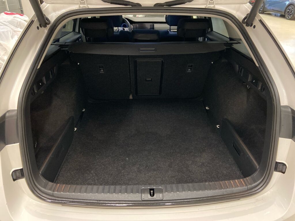 Skoda Octavia 2020 Valkoinen