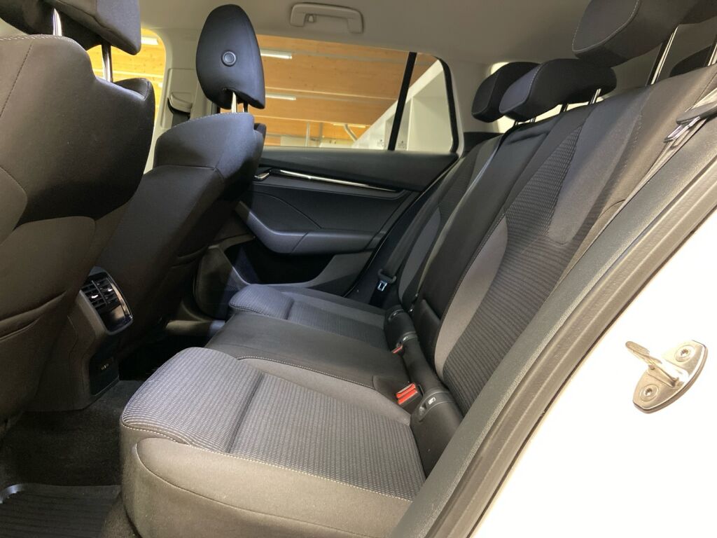 Skoda Octavia 2020 Valkoinen