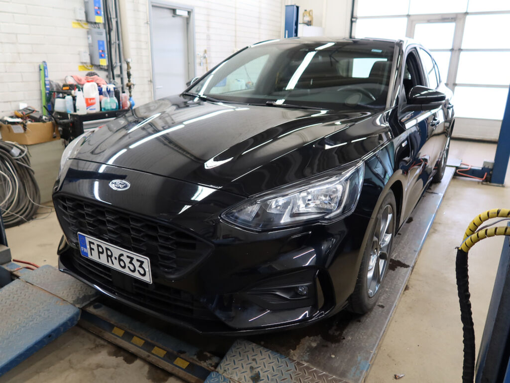 Ford Focus 2020 Musta