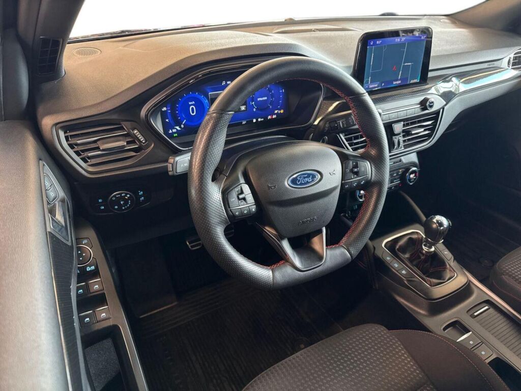 Ford Focus 2020 Musta