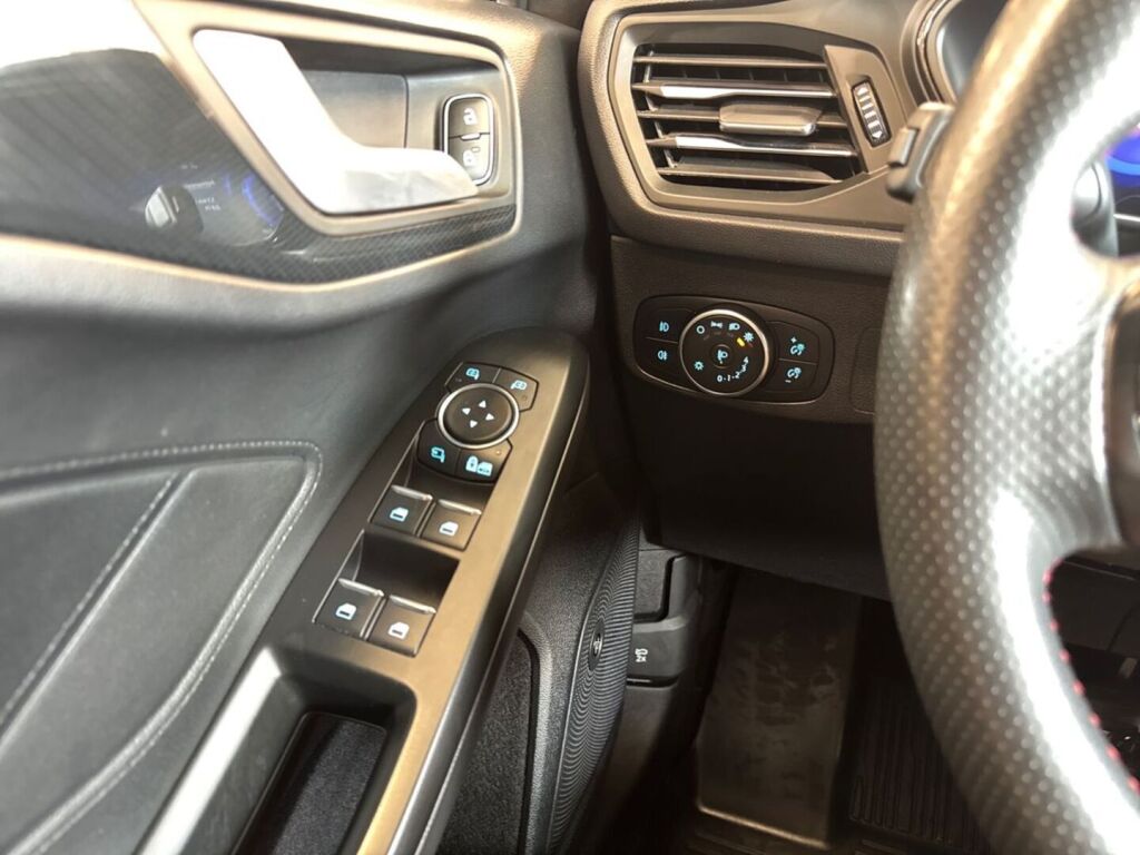 Ford Focus 2020 Musta