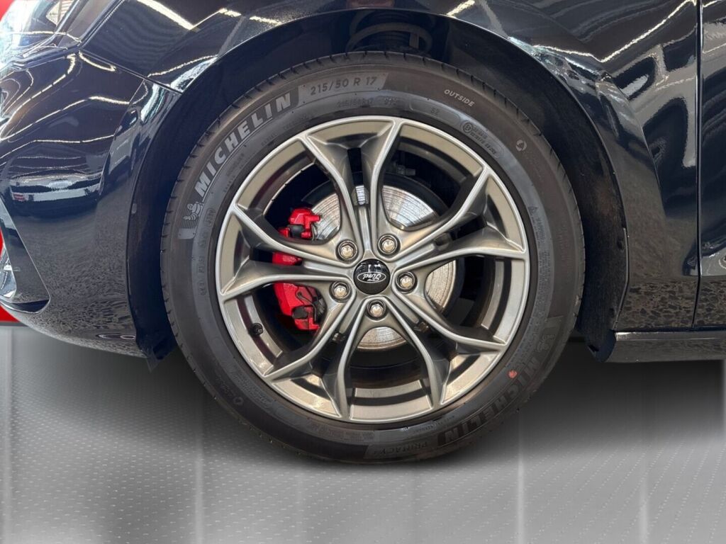 Ford Focus 2020 Musta