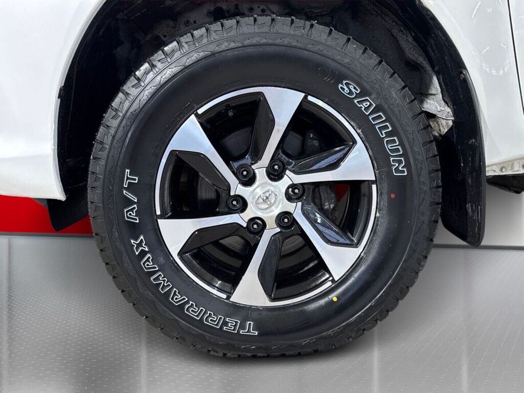Toyota Hilux 2020 Valkoinen