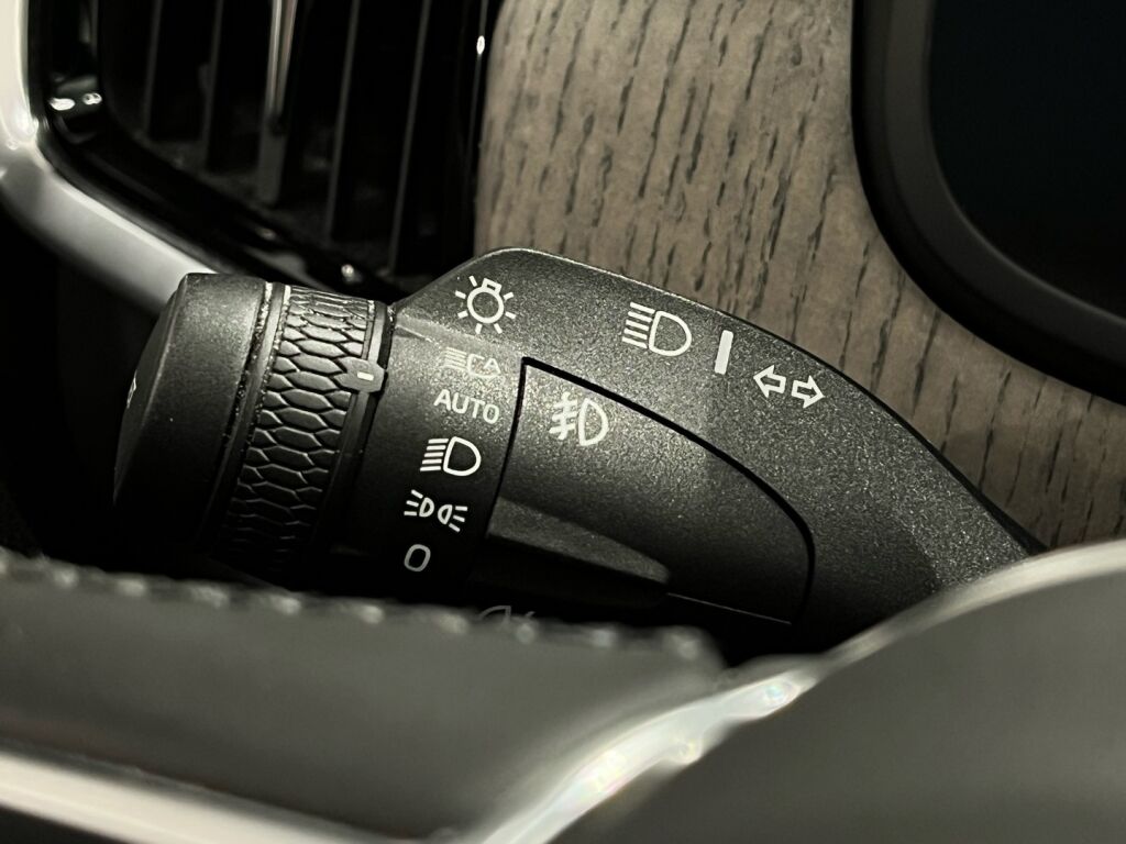 Volvo S90 2021 Musta