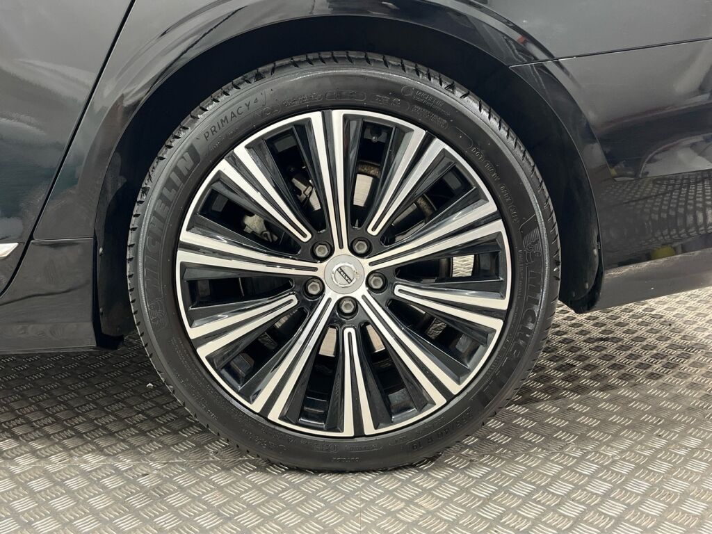 Volvo S90 2021 Musta