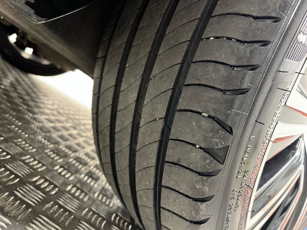 Volvo S90 2021 Musta