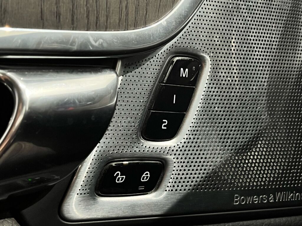 Volvo S90 2021 Musta