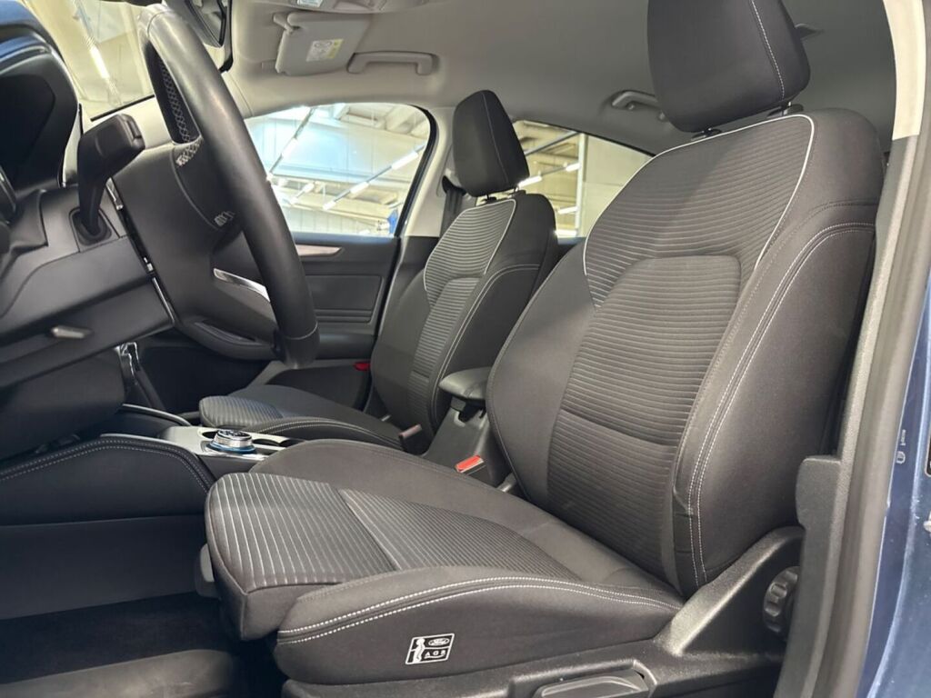 Ford Focus 2020 Sininen