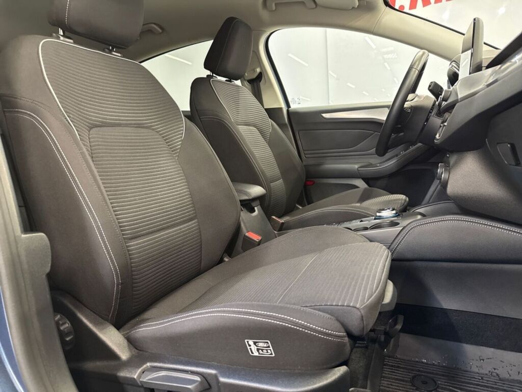 Ford Focus 2020 Sininen