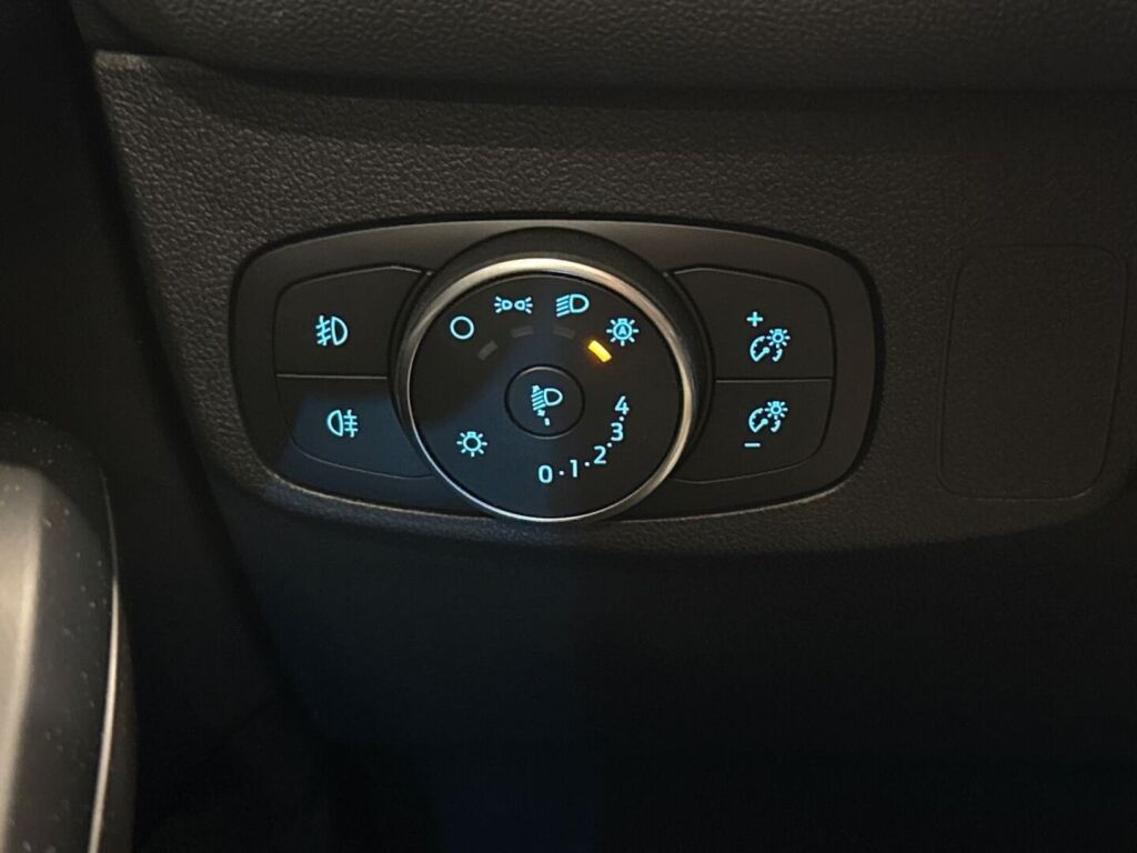 Ford Focus 2020 Sininen