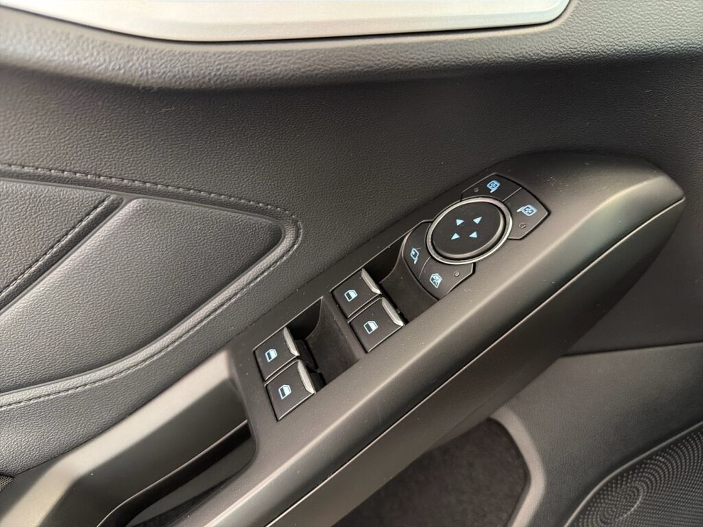 Ford Focus 2021 Valkoinen