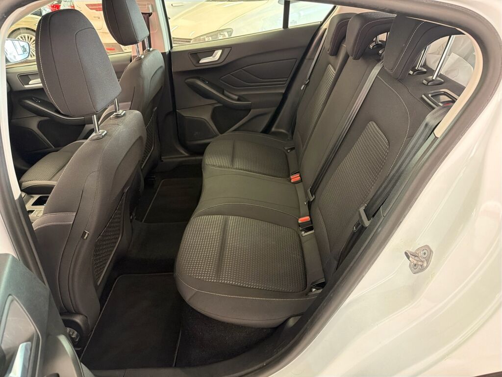 Ford Focus 2021 Valkoinen