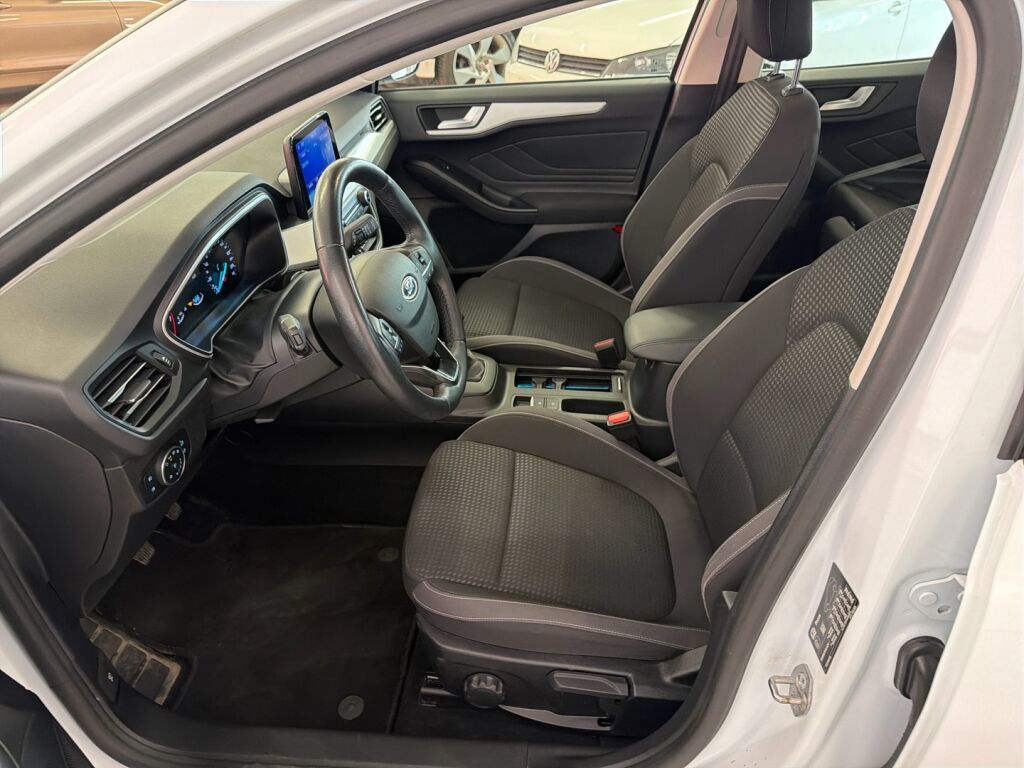 Ford Focus 2021 Valkoinen